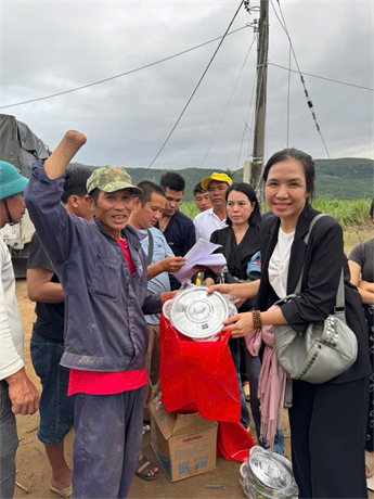 CÔNG TY CP TƯ VẤN ĐẦU TƯ VÀ THIẾT KẾ XÂY DỰNG VIỆT NAM (CDC) TRAO YÊU THƯƠNG – HƯỚNG VỀ BÀ CON VÙNG LŨ ĐẮK LẮK (PHÚ YÊN CŨ)